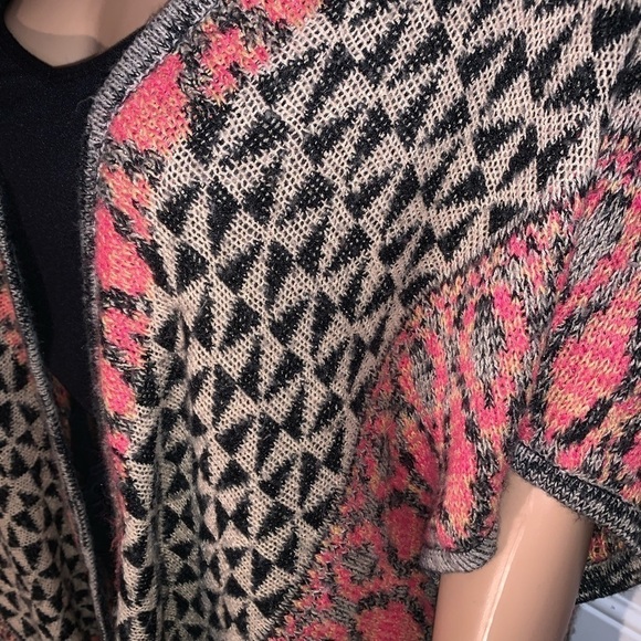 Taxi Short Sleeve Cardigan Duster with fringe coral, Black and Tan Medium - Picture 5 of 8
